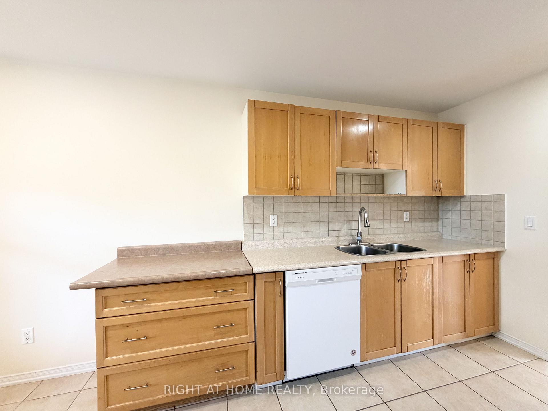 Photo 6 of 1502 O'Hara Court, Oshawa, McLaughlin — HOMEH