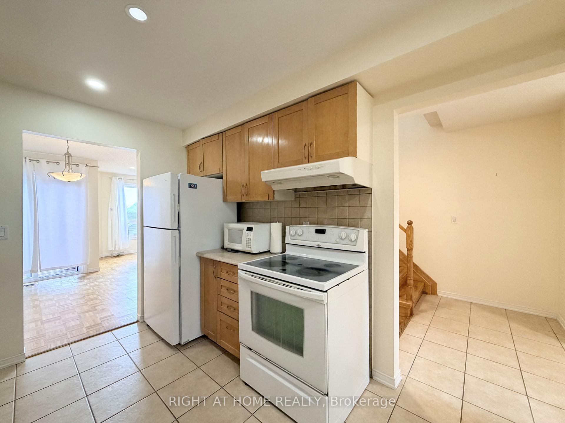 Photo 7 of 1502 O'Hara Court, Oshawa, McLaughlin — HOMEH