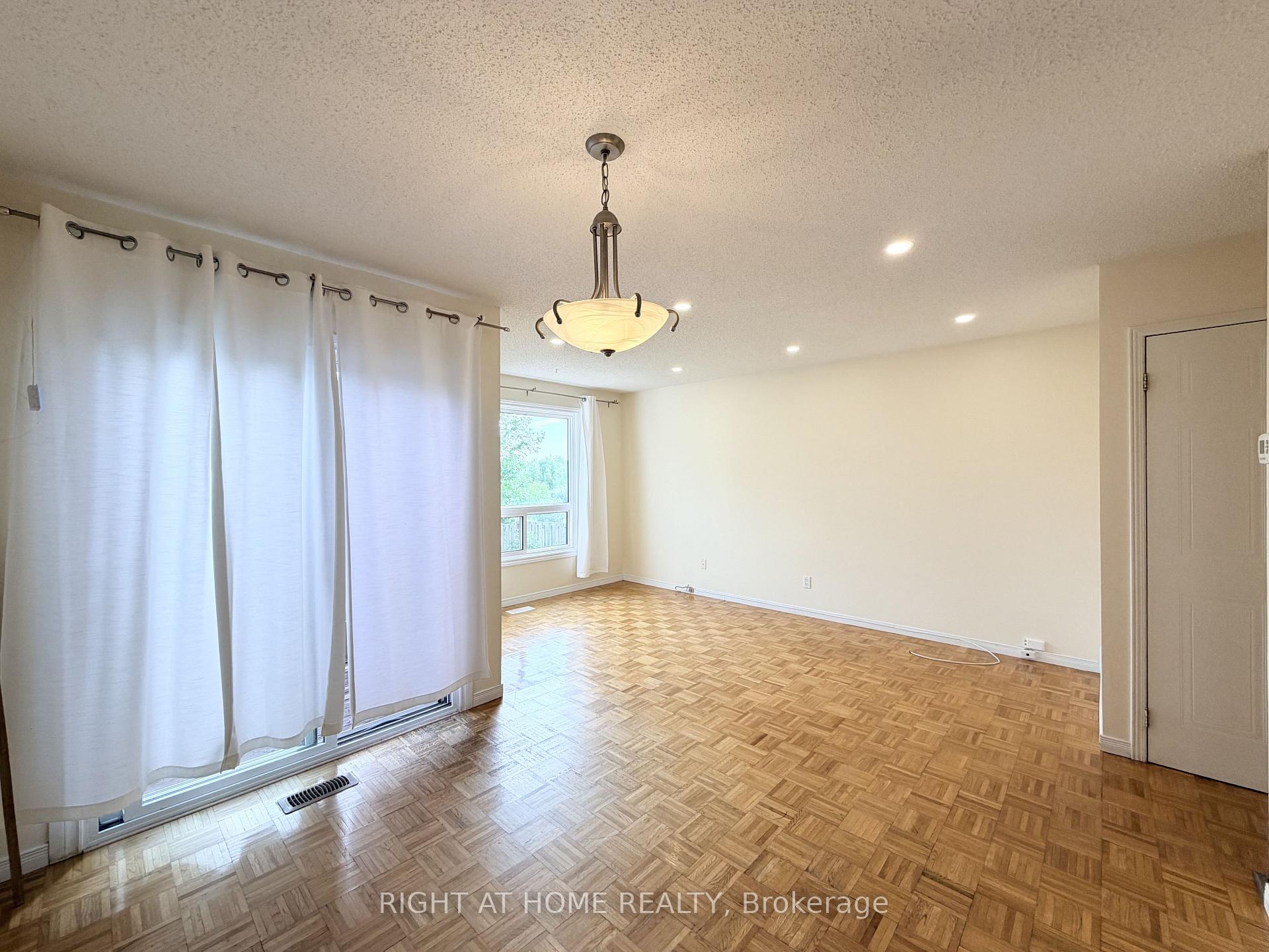 Photo 8 of 1502 O'Hara Court, Oshawa, McLaughlin — HOMEH