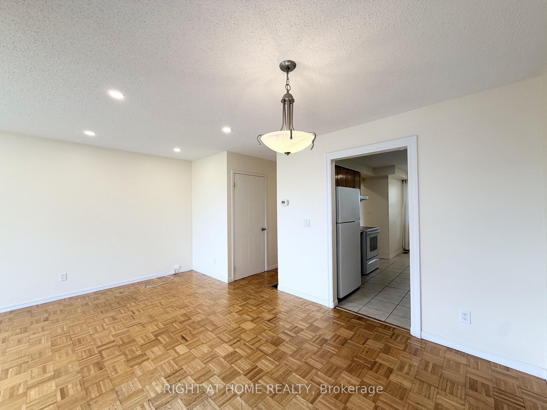 Photo 9 of 1502 O'Hara Court, Oshawa, McLaughlin — HOMEH