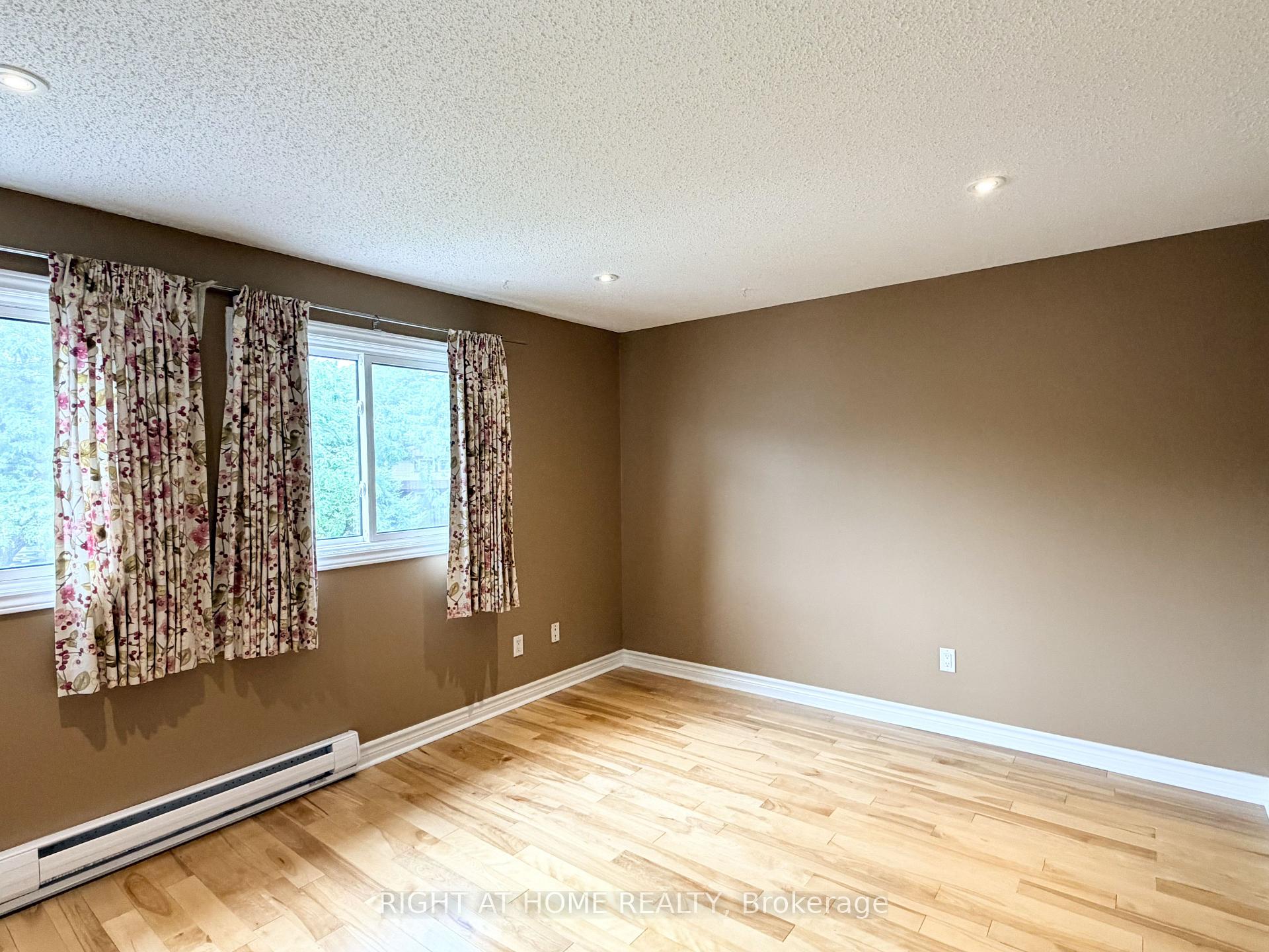 Photo 15 of 1502 O'Hara Court, Oshawa, McLaughlin — HOMEH