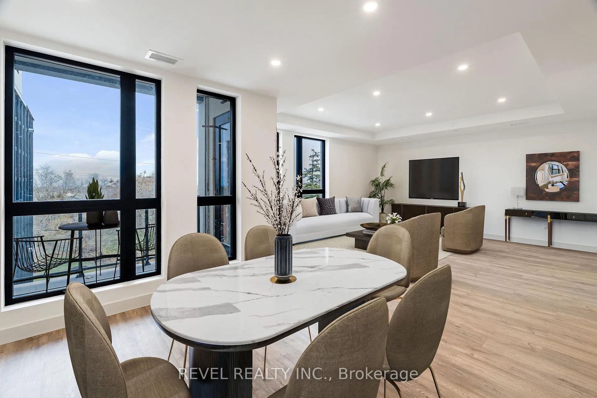Front of Unit 302, 4390 Hillview Drive