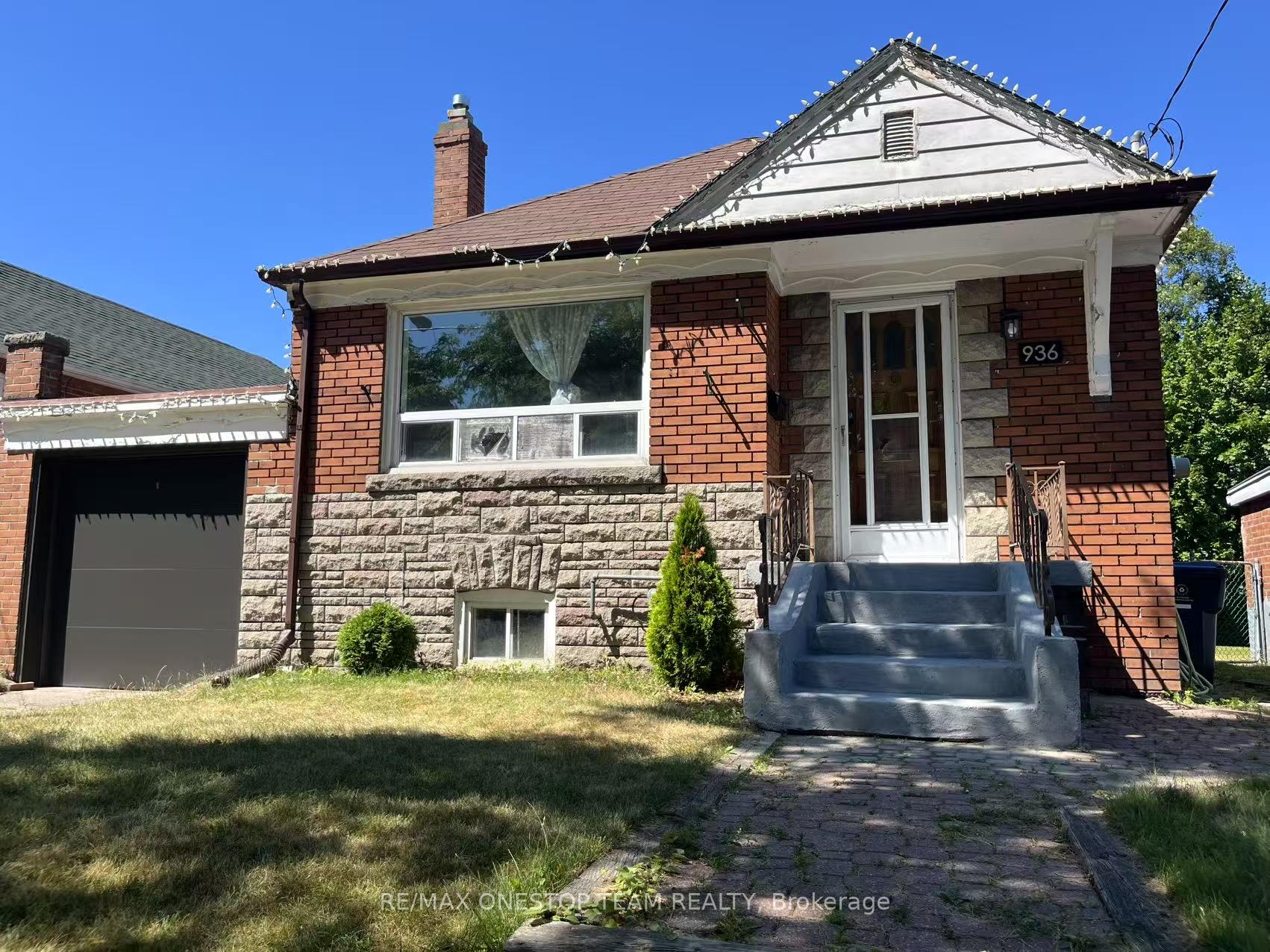 Photo 3 of 936 Pharmacy Avenue, Scarborough, Wexford-Maryvale — HOMEH