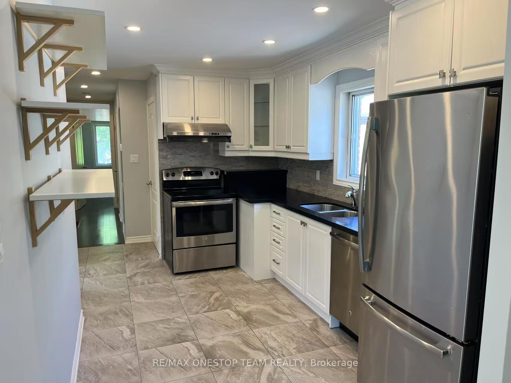 Photo 4 of 936 Pharmacy Avenue, Scarborough, Wexford-Maryvale — HOMEH