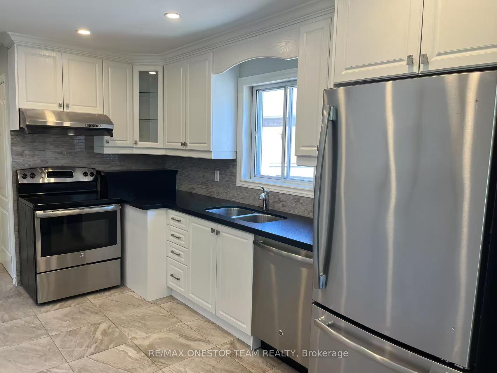 Photo 5 of 936 Pharmacy Avenue, Scarborough, Wexford-Maryvale — HOMEH