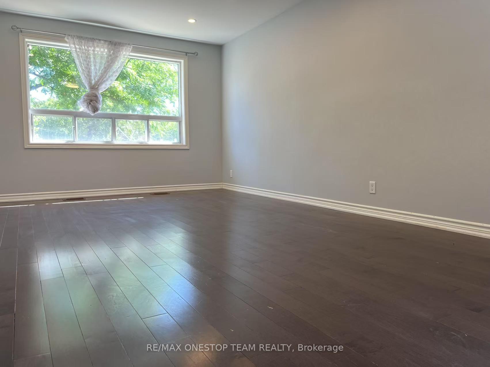 Photo 7 of 936 Pharmacy Avenue, Scarborough, Wexford-Maryvale — HOMEH