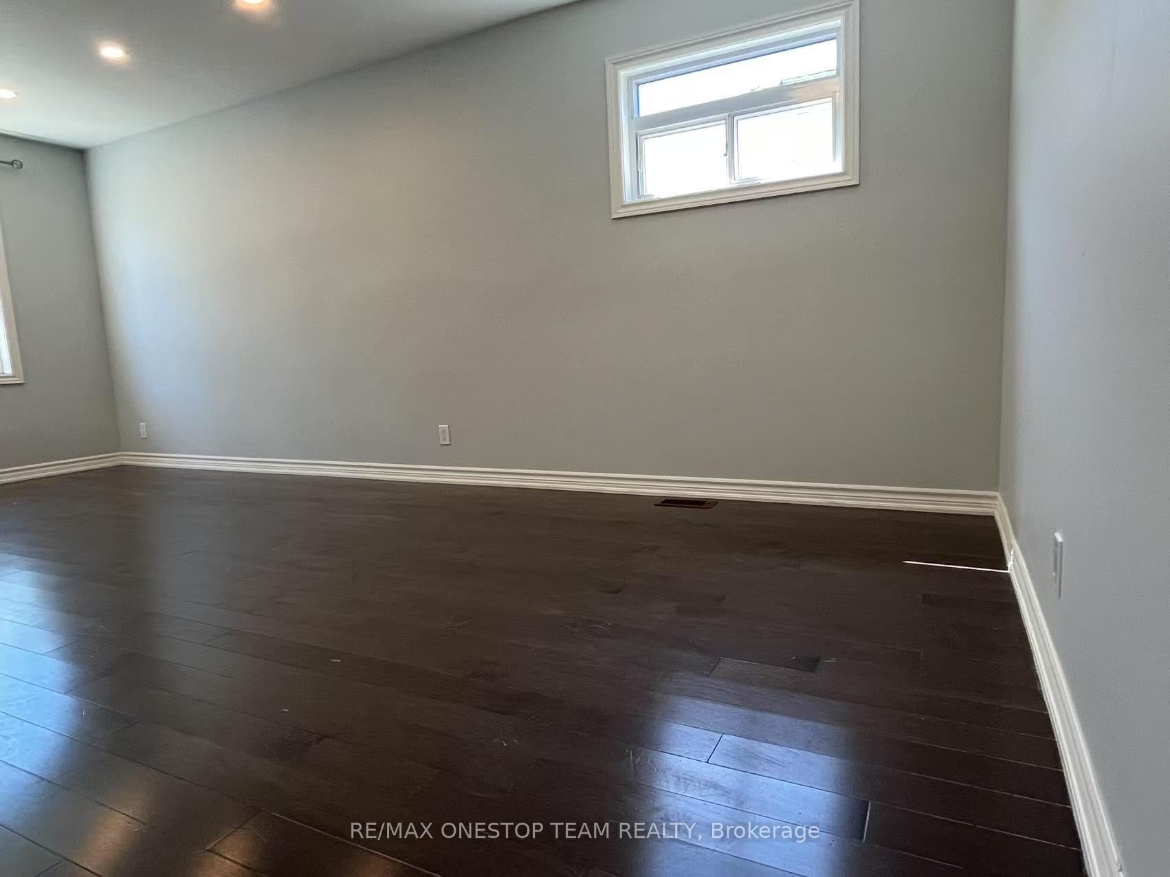 Photo 8 of 936 Pharmacy Avenue, Scarborough, Wexford-Maryvale — HOMEH
