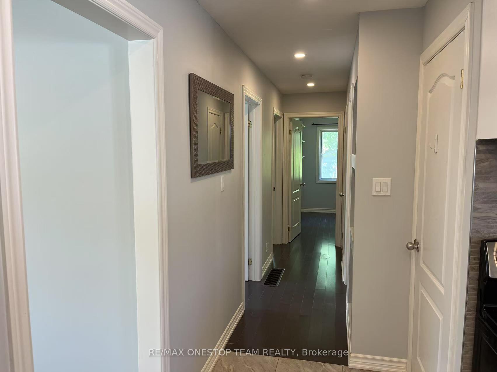Photo 9 of 936 Pharmacy Avenue, Scarborough, Wexford-Maryvale — HOMEH