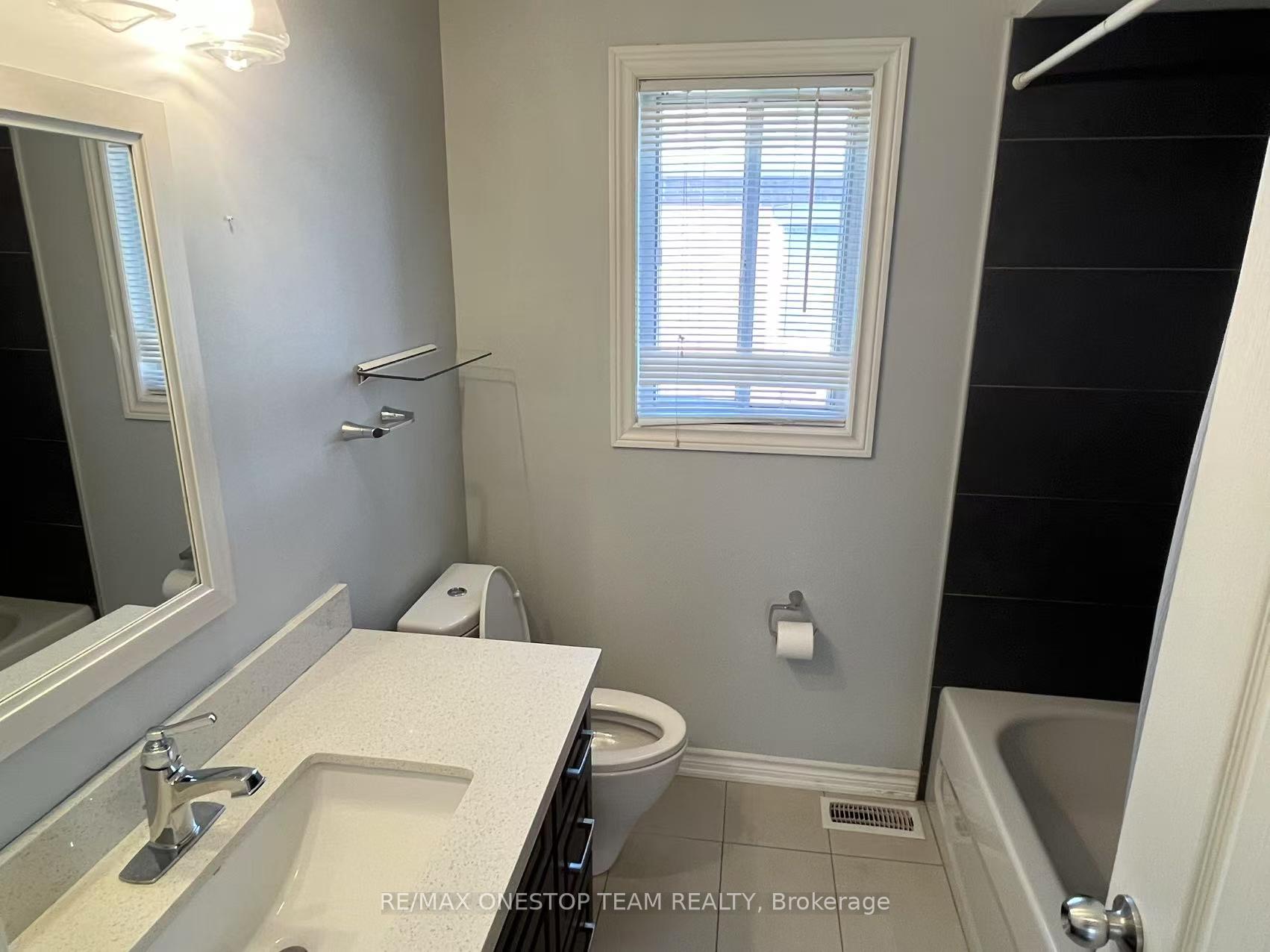 Photo 10 of 936 Pharmacy Avenue, Scarborough, Wexford-Maryvale — HOMEH