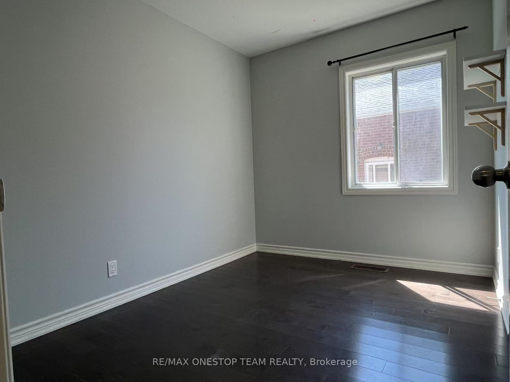 Photo 11 of 936 Pharmacy Avenue, Scarborough, Wexford-Maryvale — HOMEH