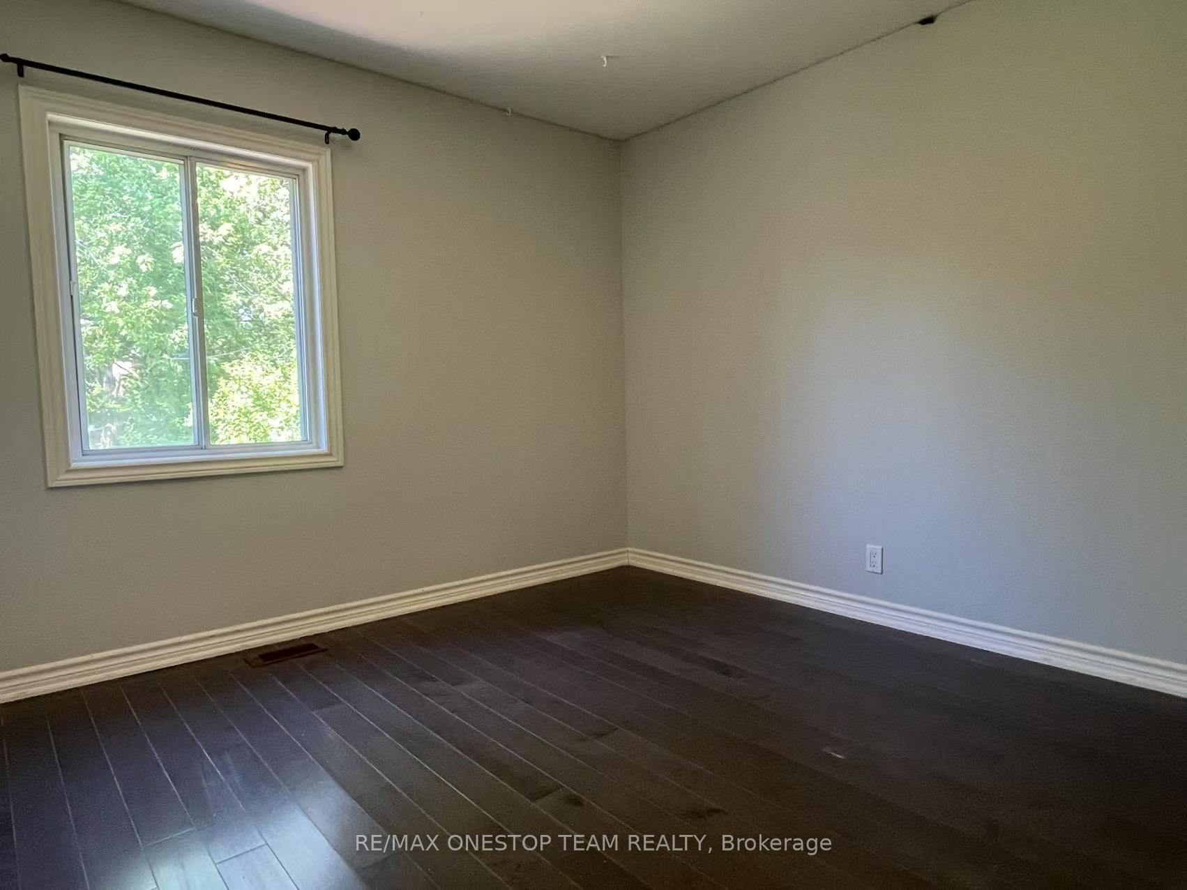 Photo 13 of 936 Pharmacy Avenue, Scarborough, Wexford-Maryvale — HOMEH
