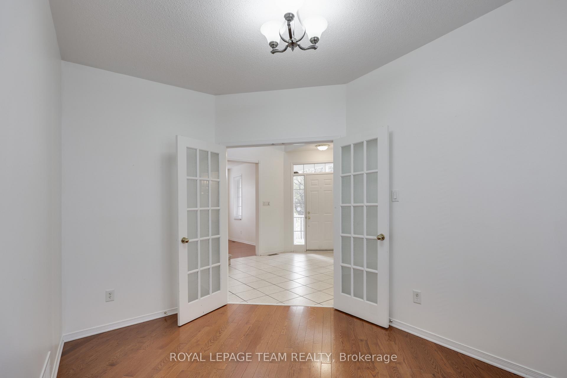 Photo 9 of 35 Norgold Crescent, Ottawa, Kanata - Kanata Lakes/Heritage Hills — HOMEH