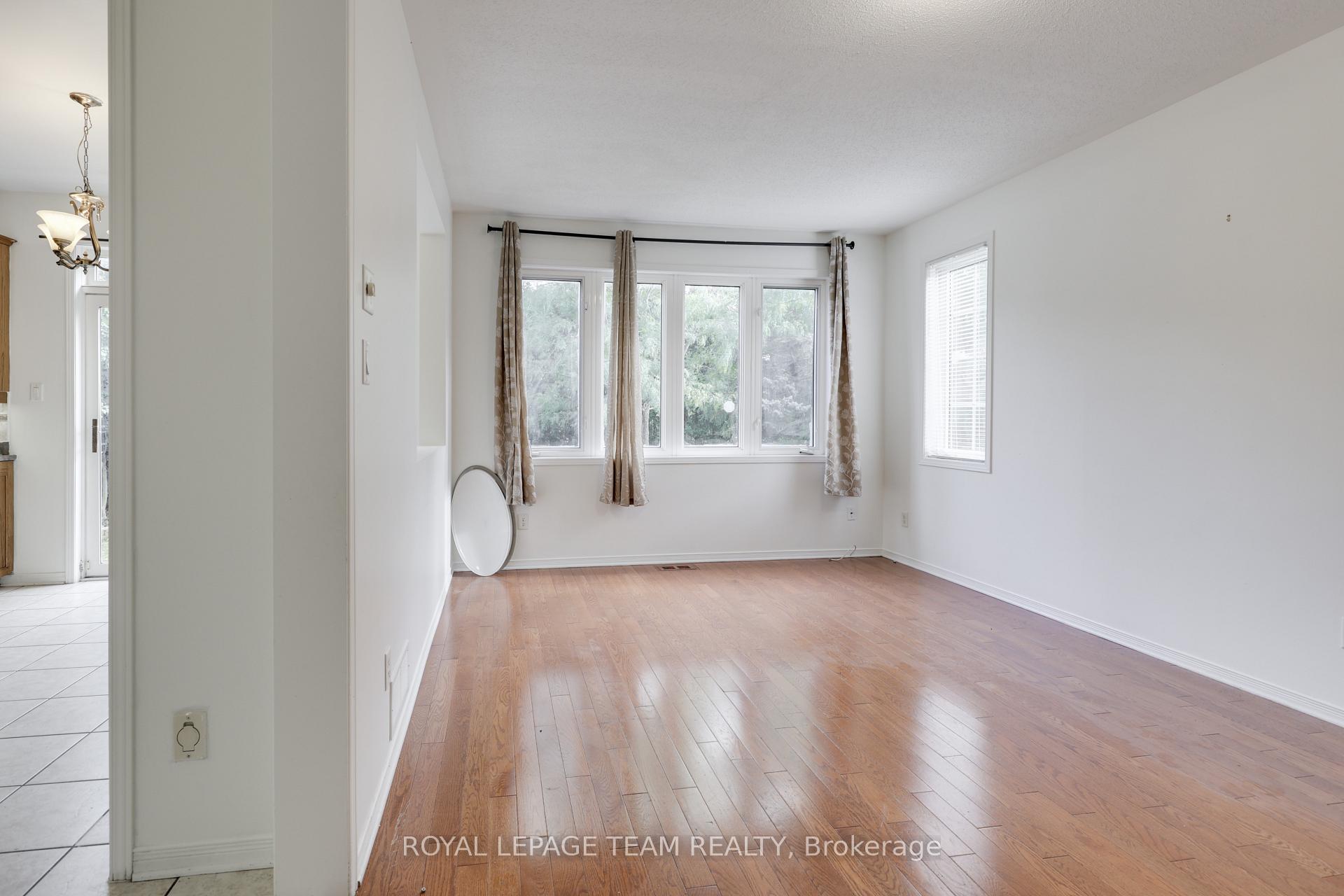 Photo 15 of 35 Norgold Crescent, Ottawa, Kanata - Kanata Lakes/Heritage Hills — HOMEH
