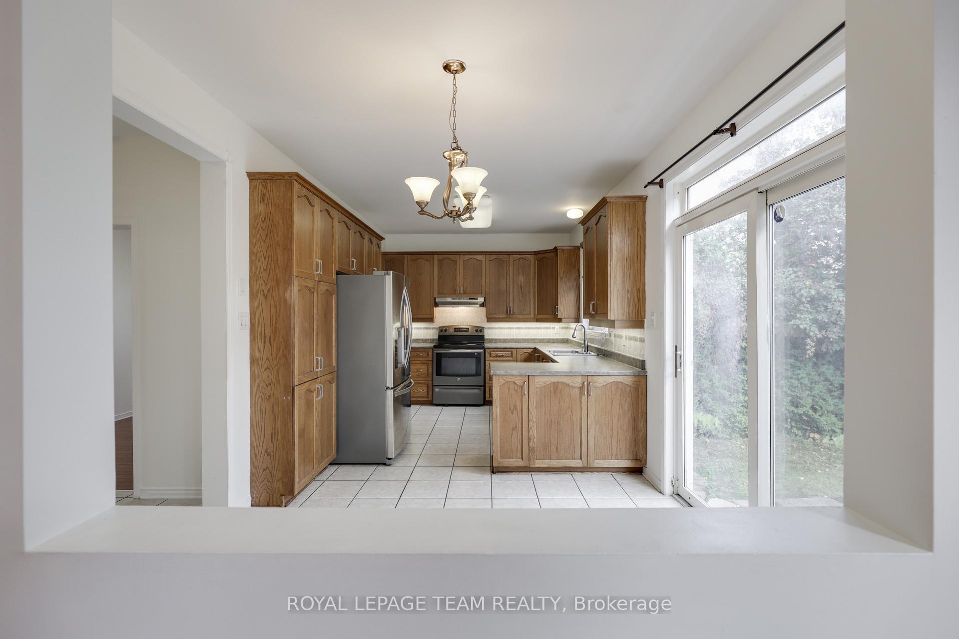 Photo 17 of 35 Norgold Crescent, Ottawa, Kanata - Kanata Lakes/Heritage Hills — HOMEH