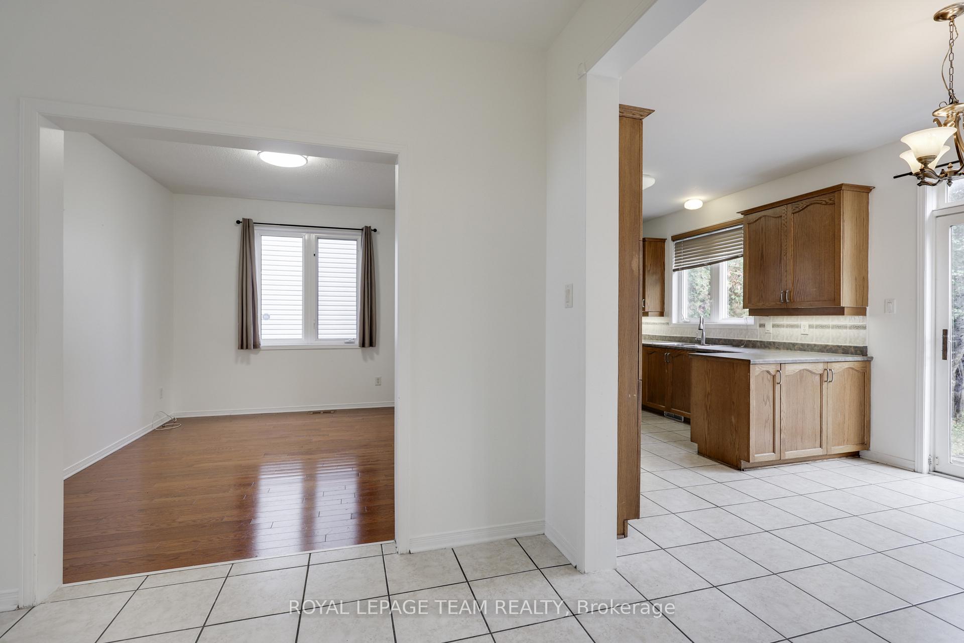 Photo 18 of 35 Norgold Crescent, Ottawa, Kanata - Kanata Lakes/Heritage Hills — HOMEH