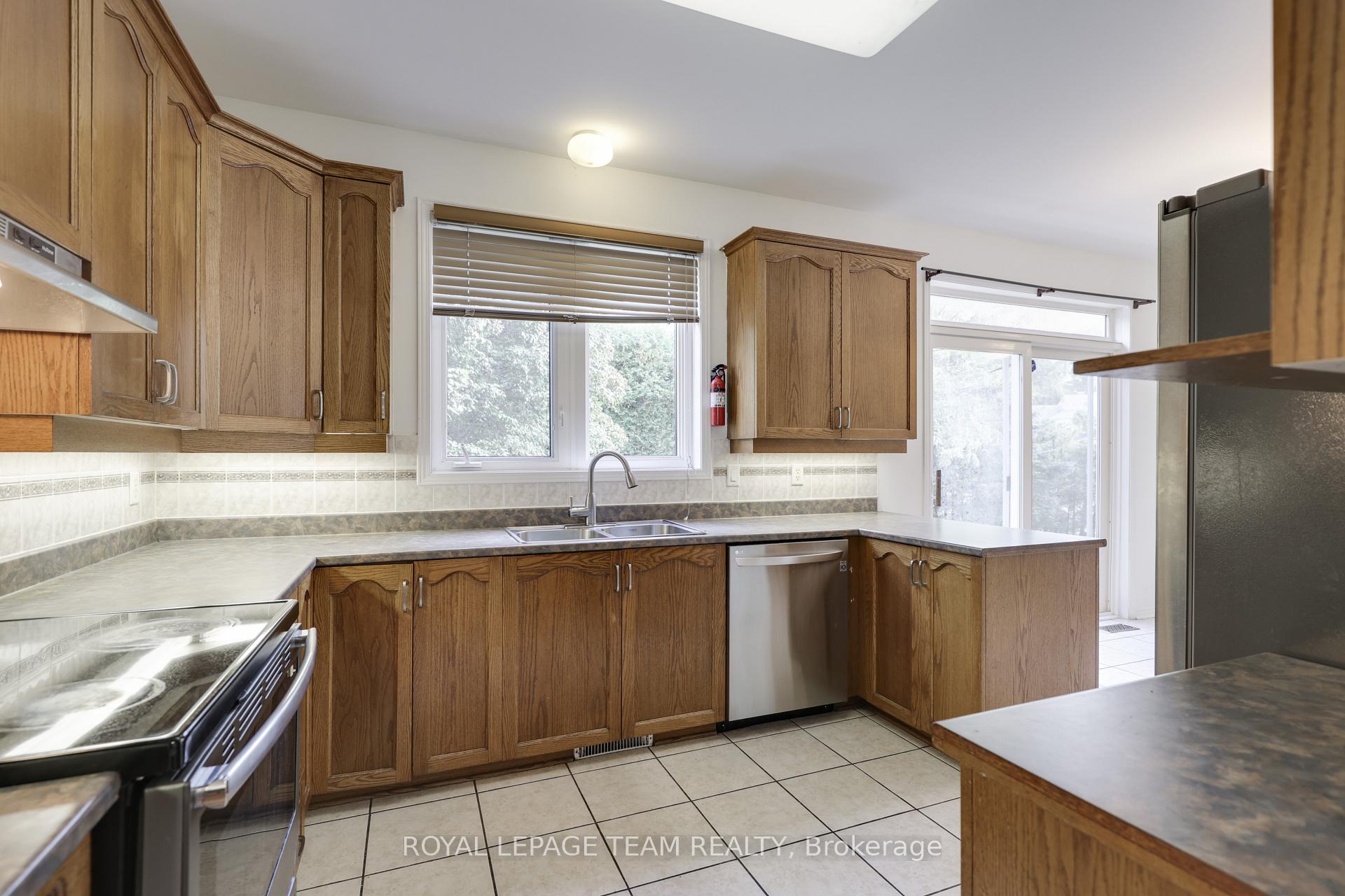 Photo 22 of 35 Norgold Crescent, Ottawa, Kanata - Kanata Lakes/Heritage Hills — HOMEH