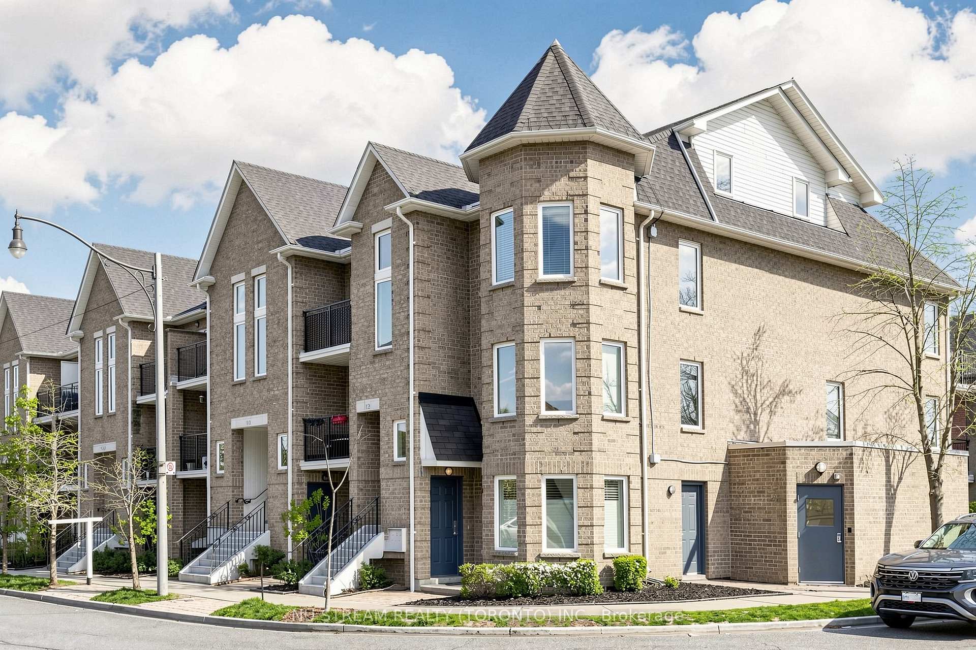 Photo 2 of Unit 201, 10 Brian Peck Crescent, Toronto, Leaside — HOMEH