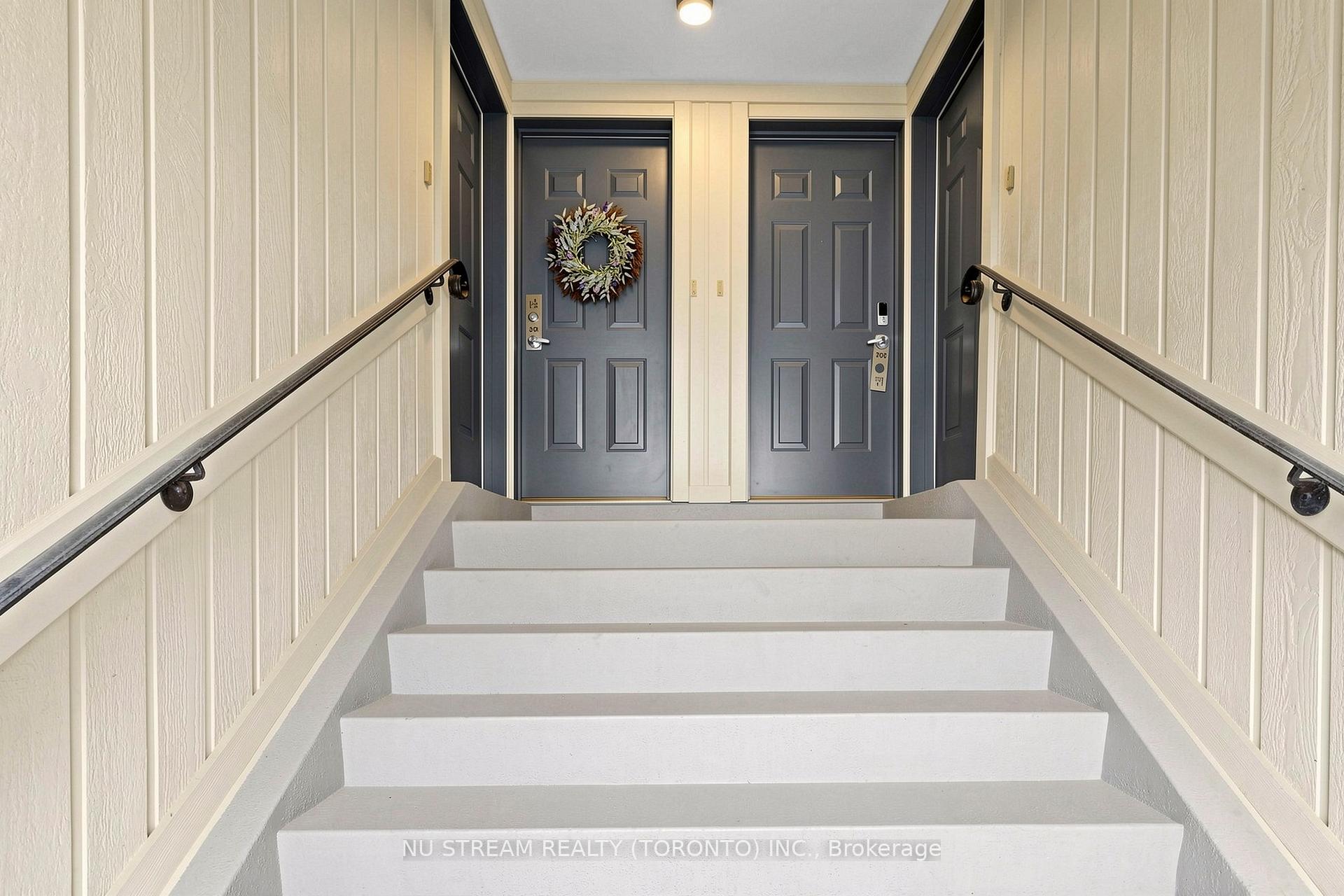 Photo 4 of Unit 201, 10 Brian Peck Crescent, Toronto, Leaside — HOMEH