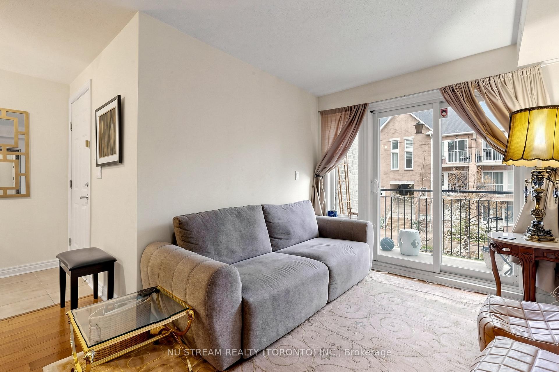 Photo 5 of Unit 201, 10 Brian Peck Crescent, Toronto, Leaside — HOMEH