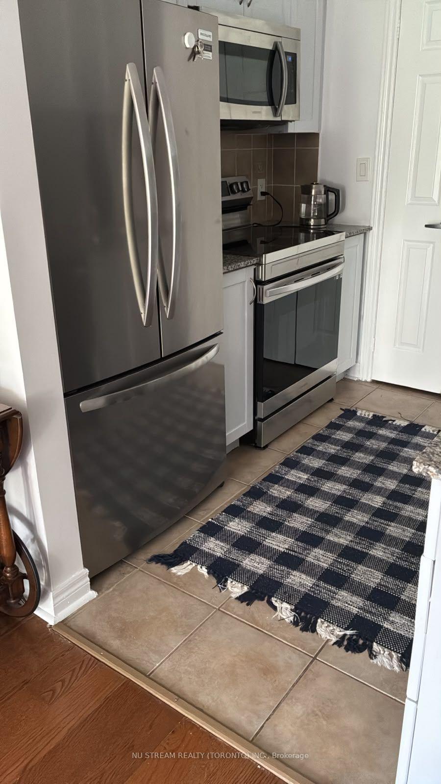 Photo 8 of Unit 201, 10 Brian Peck Crescent, Toronto, Leaside — HOMEH