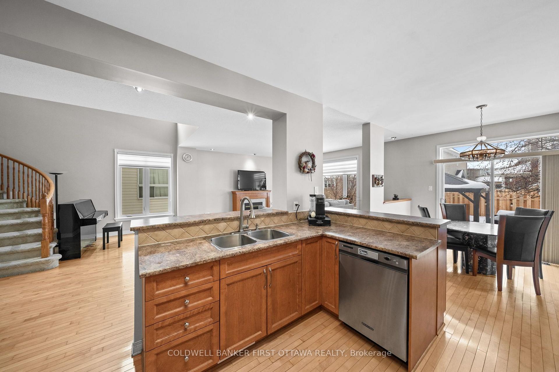 Photo 7 of 6A Rosetta Avenue, Ottawa, Barrhaven East — HOMEH