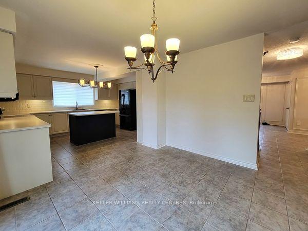 Photo 12 of 19 Northview Crescent, Barrie, Northwest — HOMEH