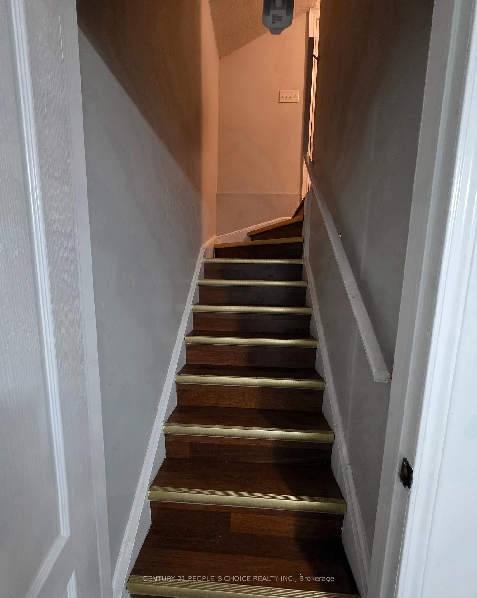 Front of Unit Bsmt, 84 Alfonso Crescent E