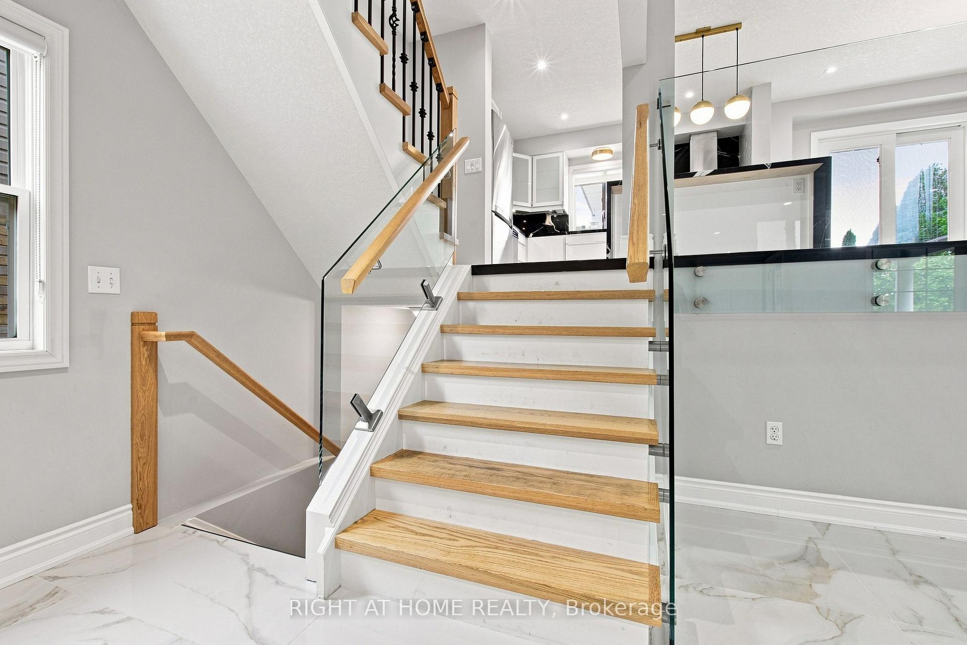 Photo 10 of 187 Clairfields Drive E, Guelph, Pineridge/Westminster Woods — HOMEH