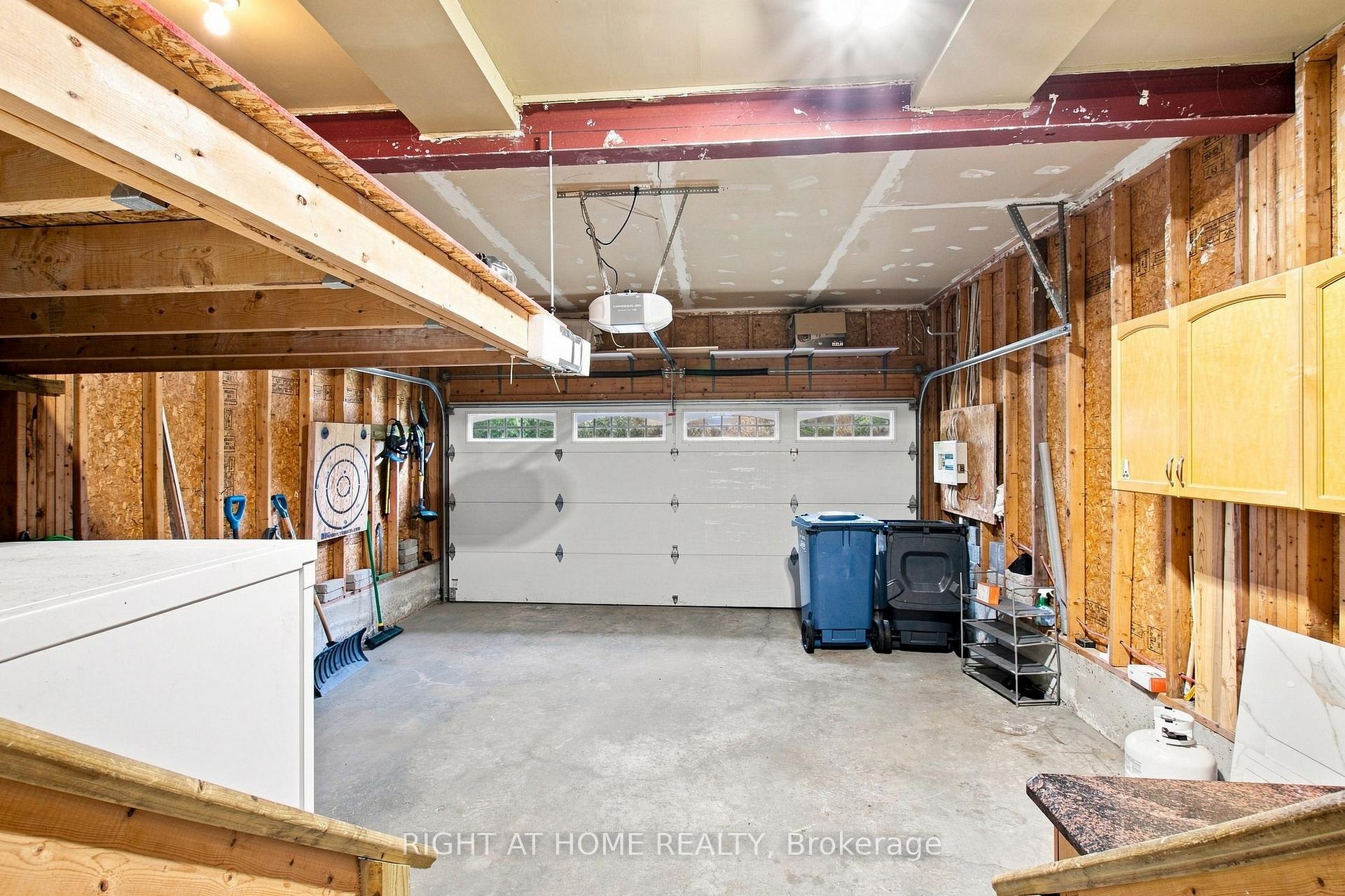 Photo 24 of 187 Clairfields Drive E, Guelph, Pineridge/Westminster Woods — HOMEH