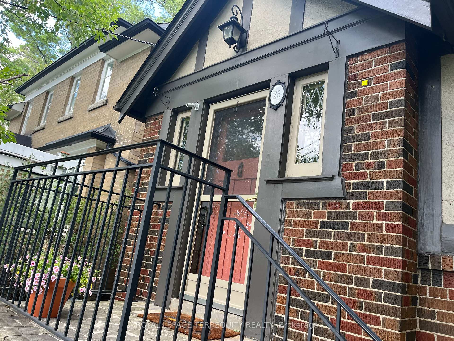Photo 1 of 25 Halford Avenue, Toronto, Lambton Baby Point — HOMEH