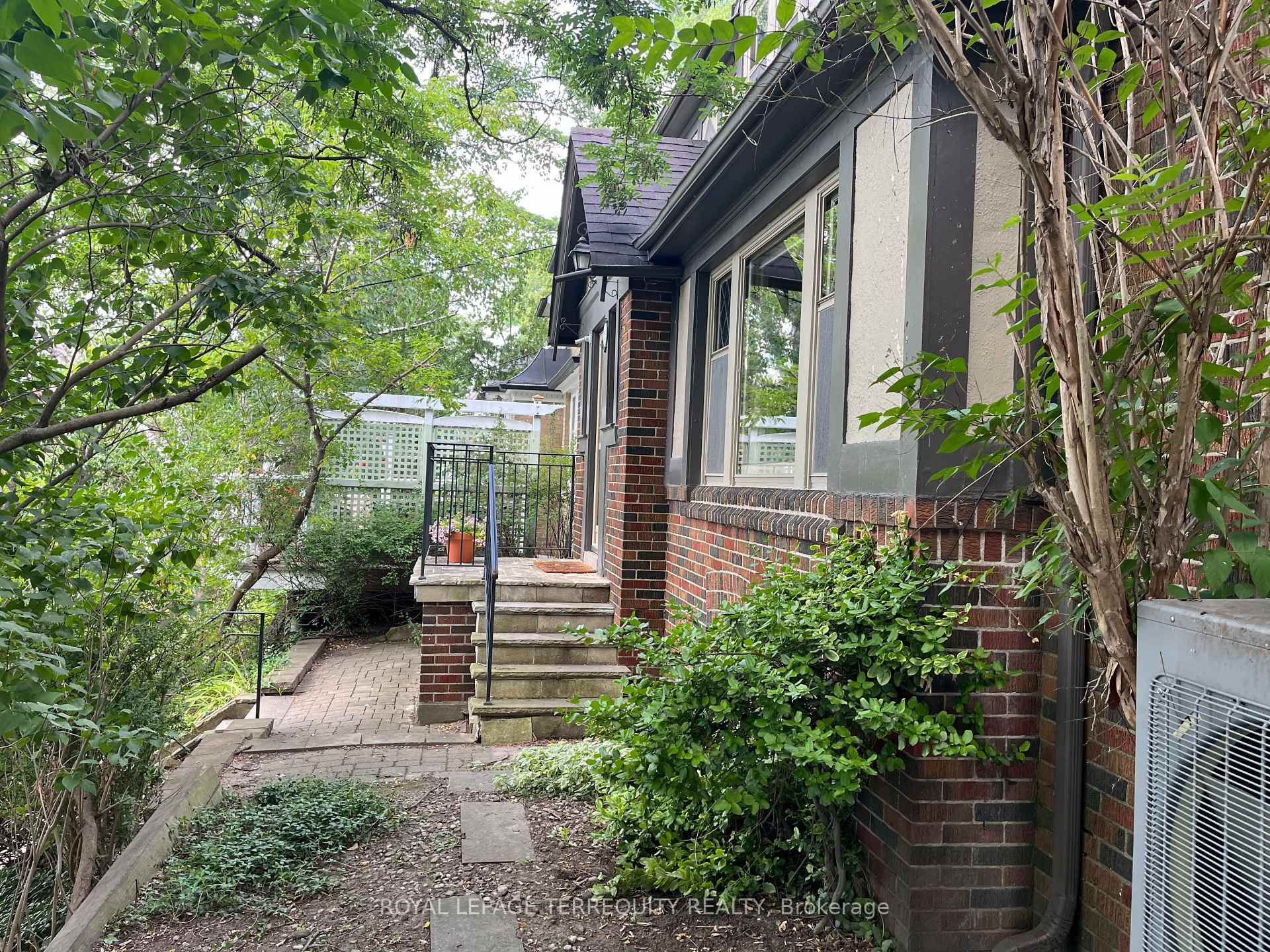 Photo 3 of 25 Halford Avenue, Toronto, Lambton Baby Point — HOMEH