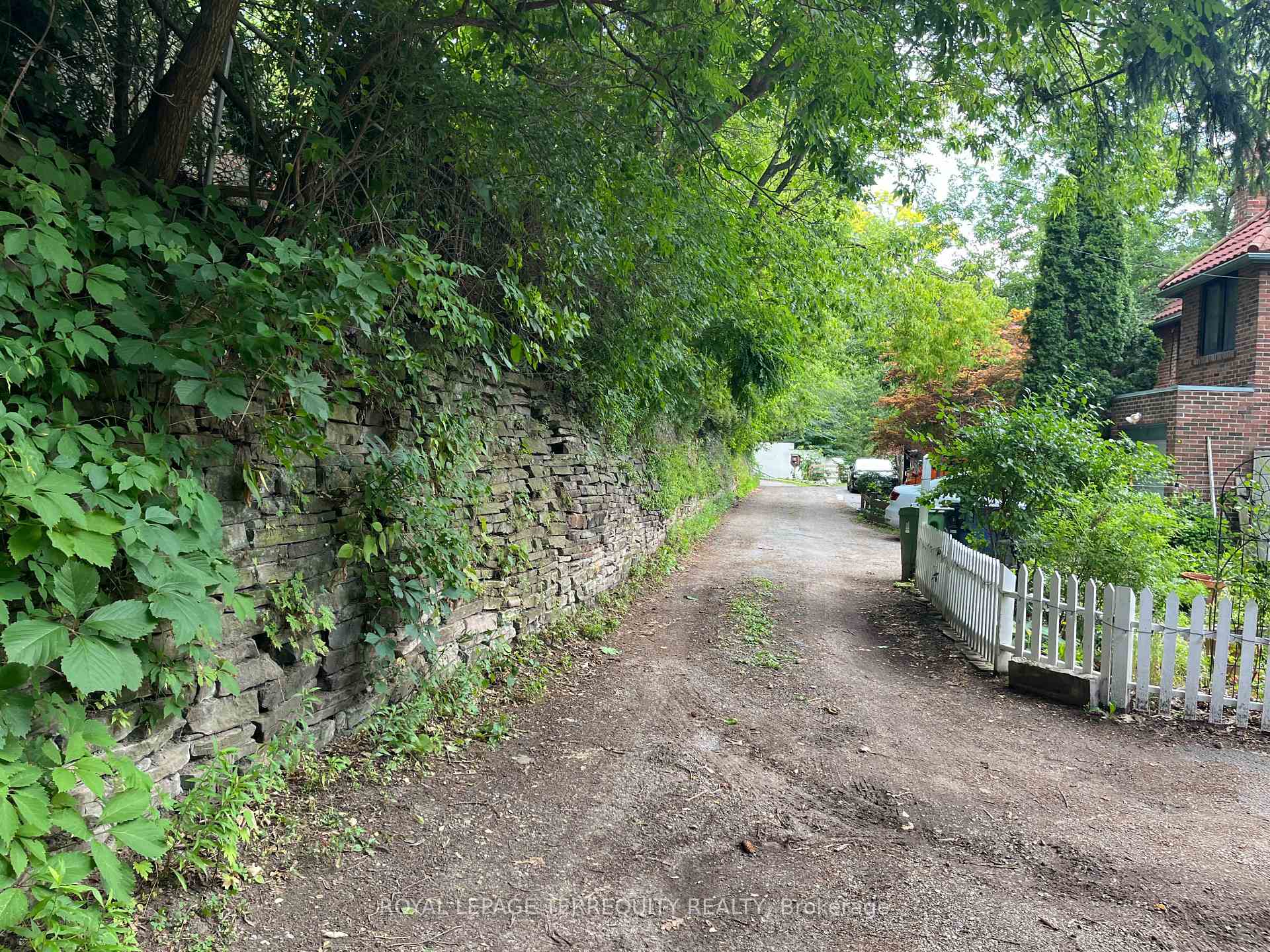 Photo 21 of 25 Halford Avenue, Toronto, Lambton Baby Point — HOMEH