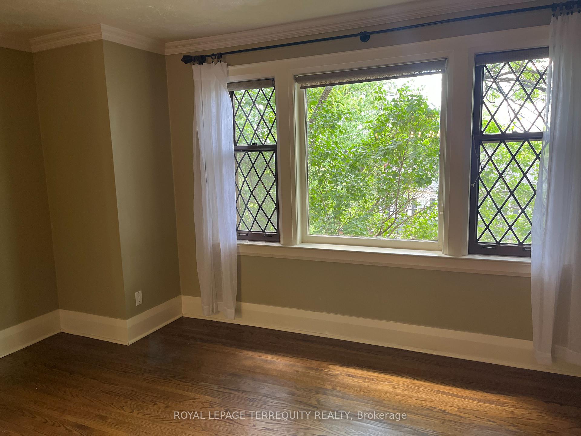 Photo 5 of 25 Halford Avenue, Toronto, Lambton Baby Point — HOMEH