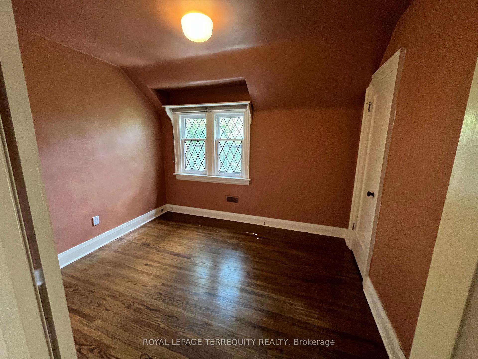 Photo 16 of 25 Halford Avenue, Toronto, Lambton Baby Point — HOMEH