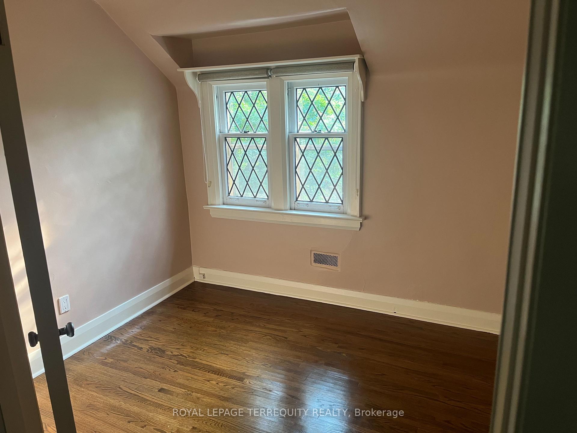 Photo 15 of 25 Halford Avenue, Toronto, Lambton Baby Point — HOMEH