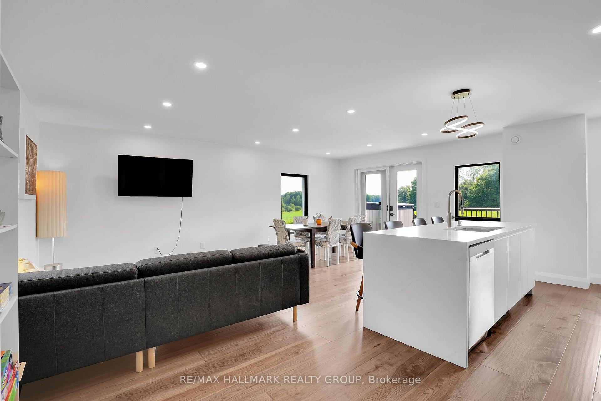 Photo 7 of 165 Knapp Street, Rideau Lakes, Rideau Lakes (South Crosby) Twp — HOMEH