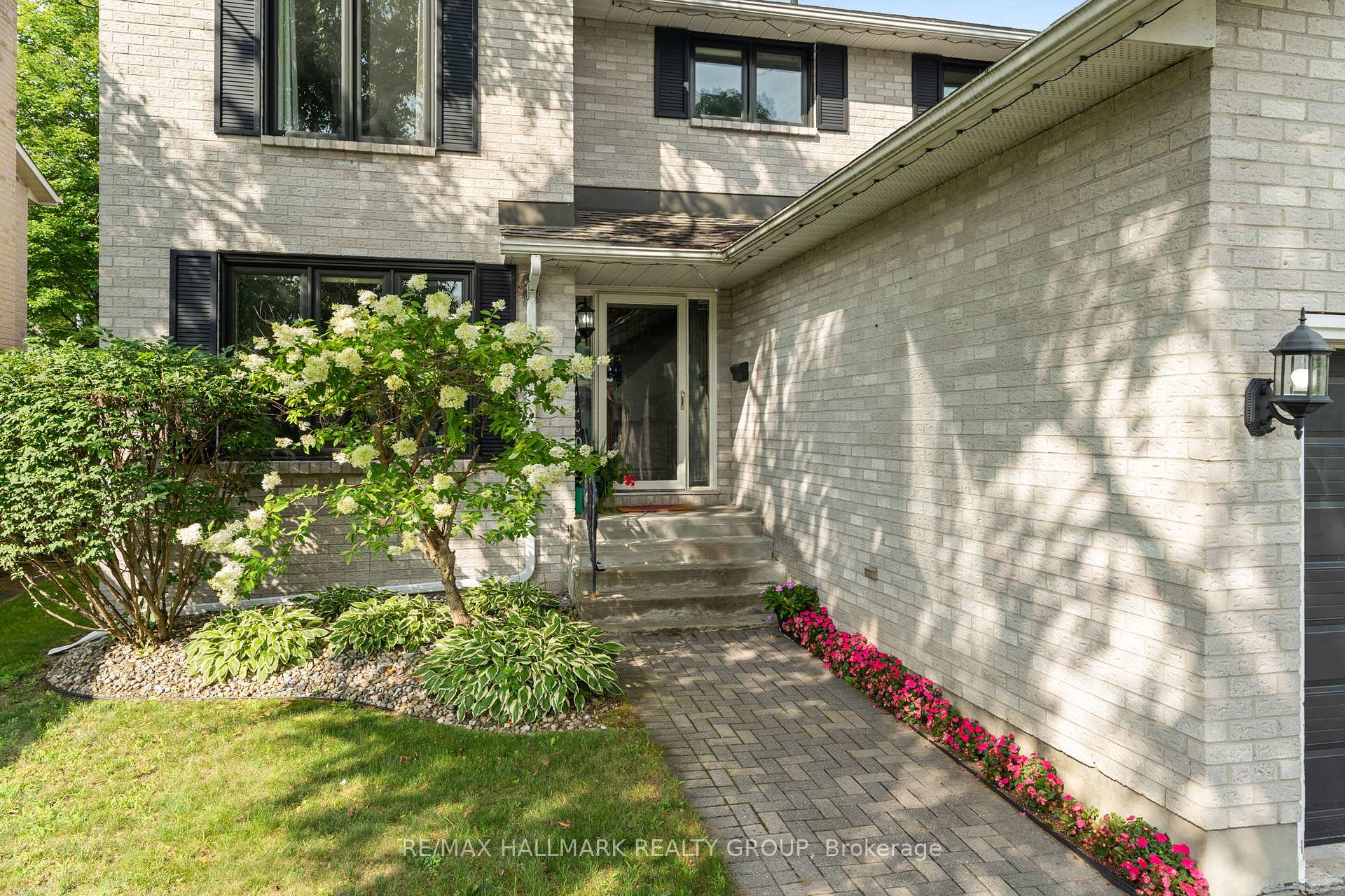 Photo 2 of 222 Colonel Douglas Crescent, Brockville, Brockville — HOMEH