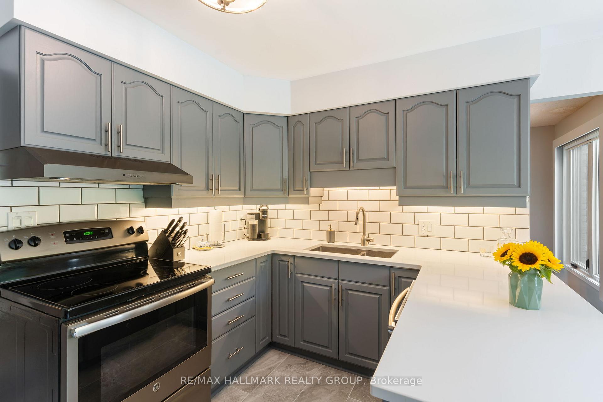 Photo 11 of 222 Colonel Douglas Crescent, Brockville, Brockville — HOMEH