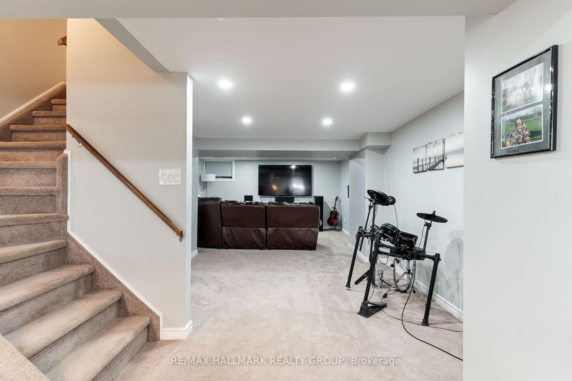 Photo 32 of 222 Colonel Douglas Crescent, Brockville, Brockville — HOMEH