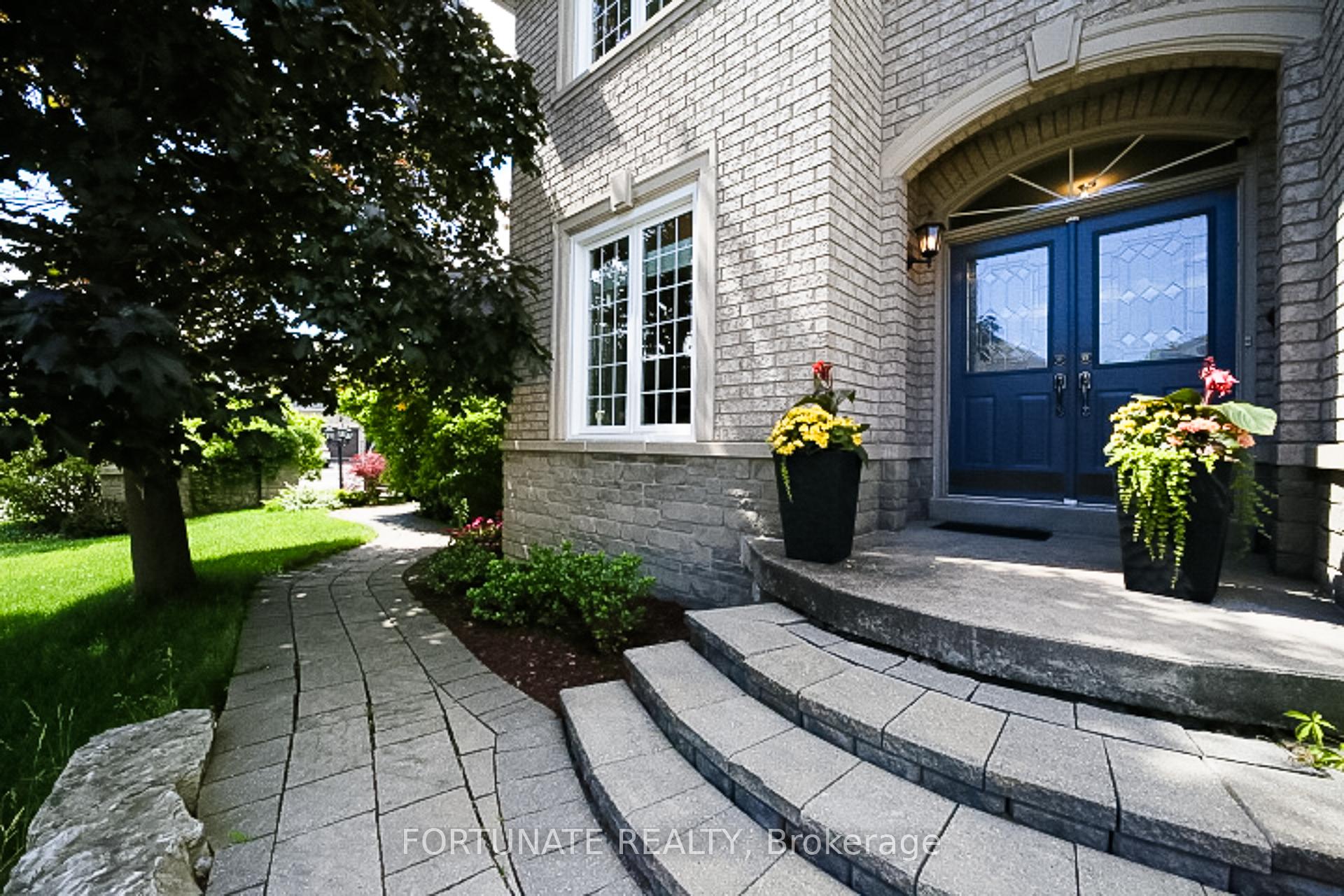 Photo 2 of 2071 Pinevalley Crescent, Oakville, Joshua Creek — HOMEH