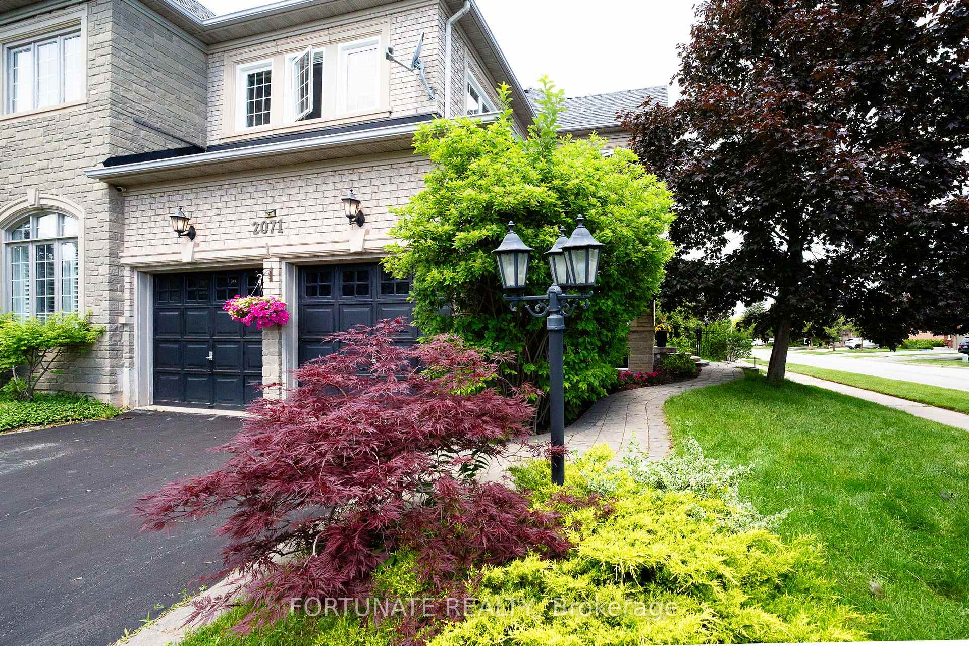 Photo 4 of 2071 Pinevalley Crescent, Oakville, Joshua Creek — HOMEH