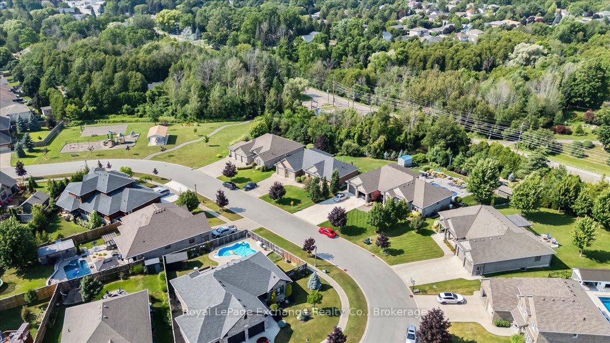 Photo 32 of 429 Mccullough Crescent, Kincardine — HOMEH