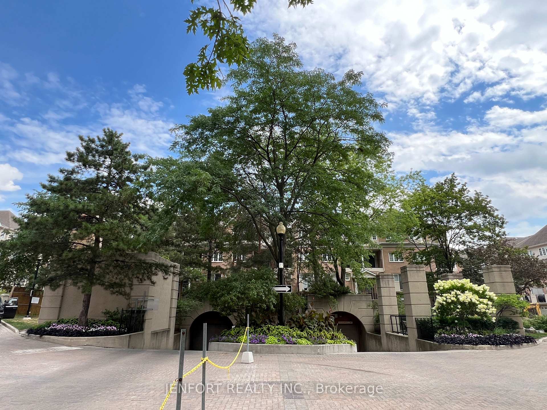 Photo 18 of Unit Ph3, 88 Grandview Way SE, North York, Willowdale East — HOMEH