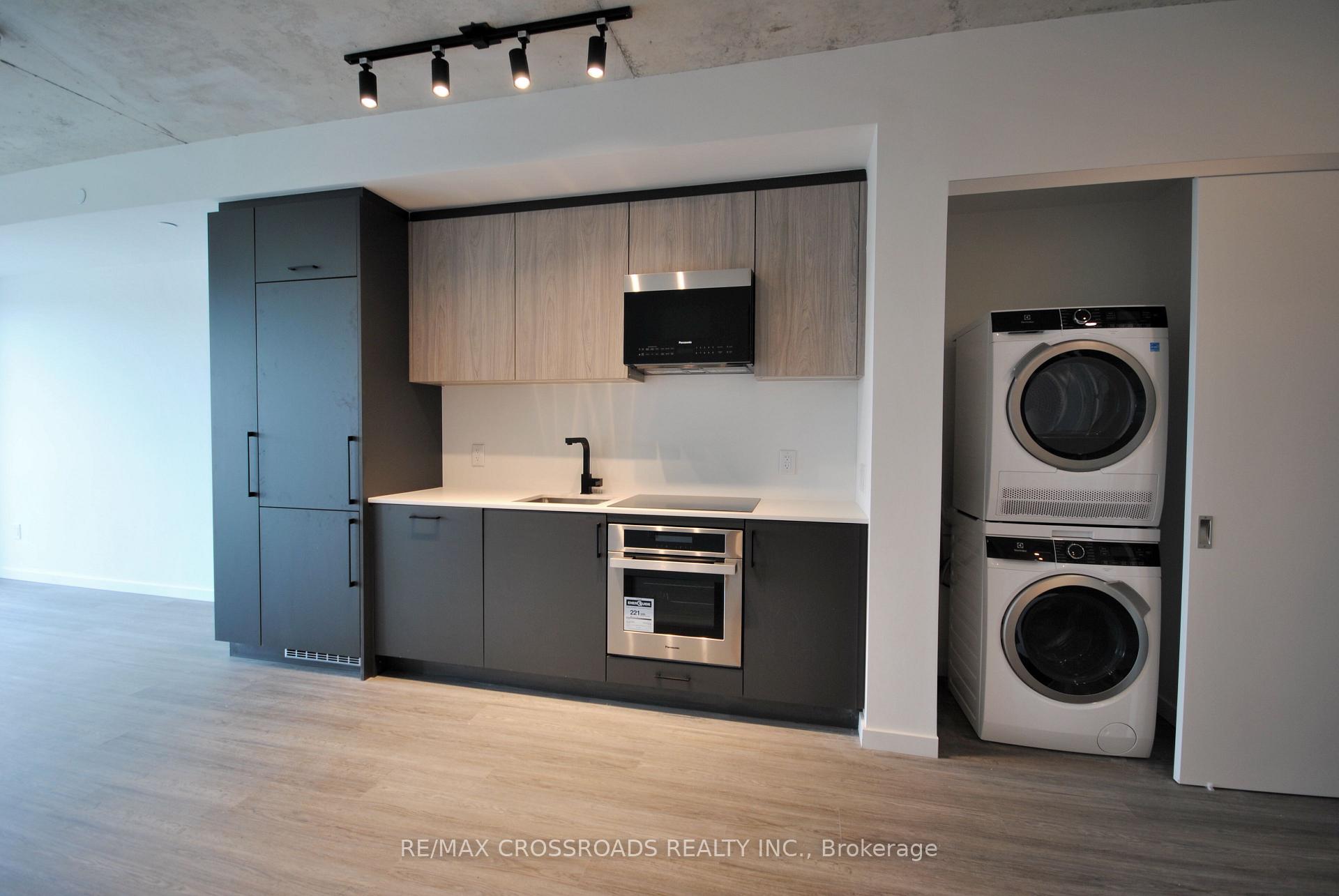 Photo 10 of 689 The Queensway Drive, Etobicoke, Stonegate-Queensway — HOMEH