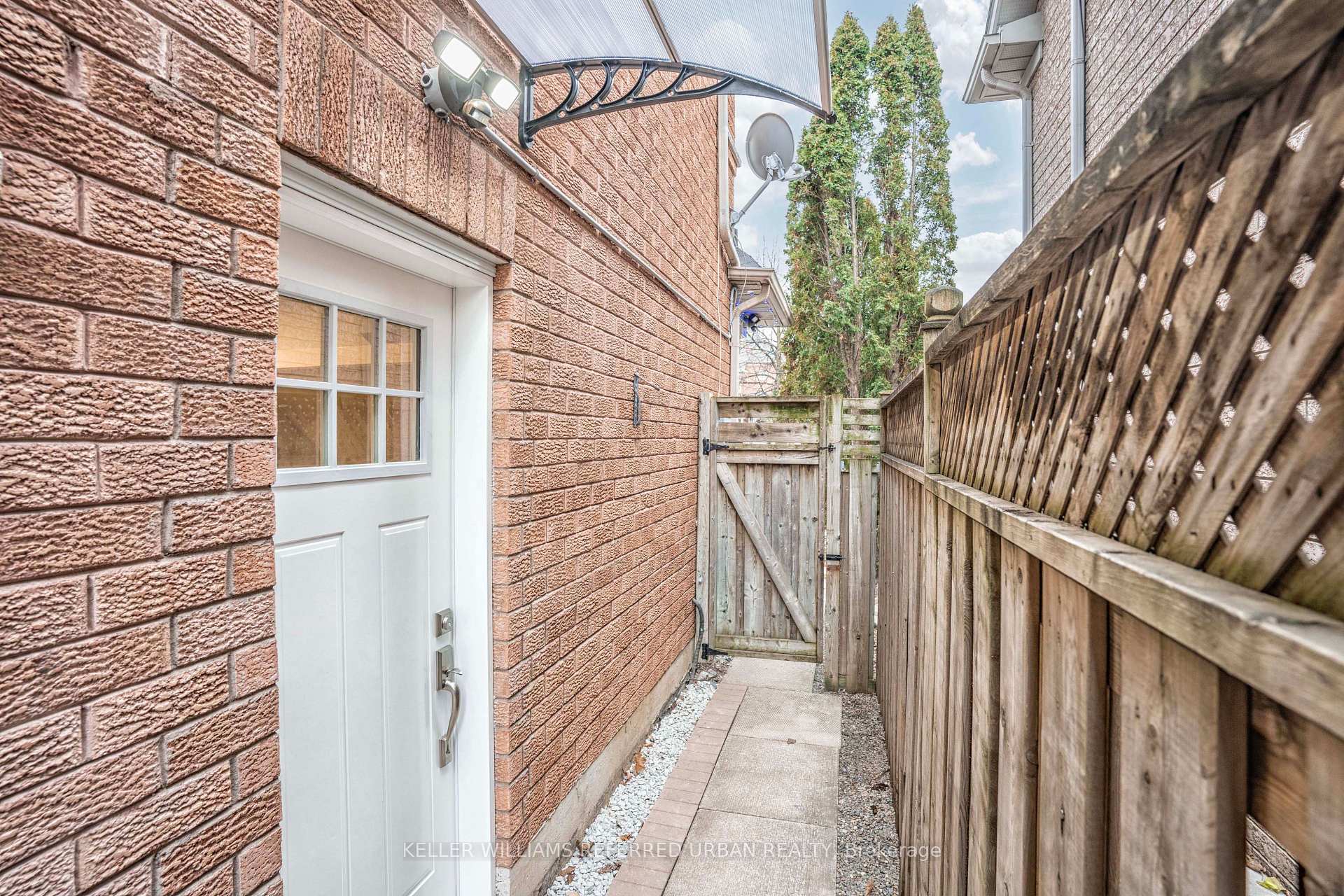 Photo 2 of Unit Lower, 4 Purdy Crescent, North York, Humberlea-Pelmo Park — HOMEH