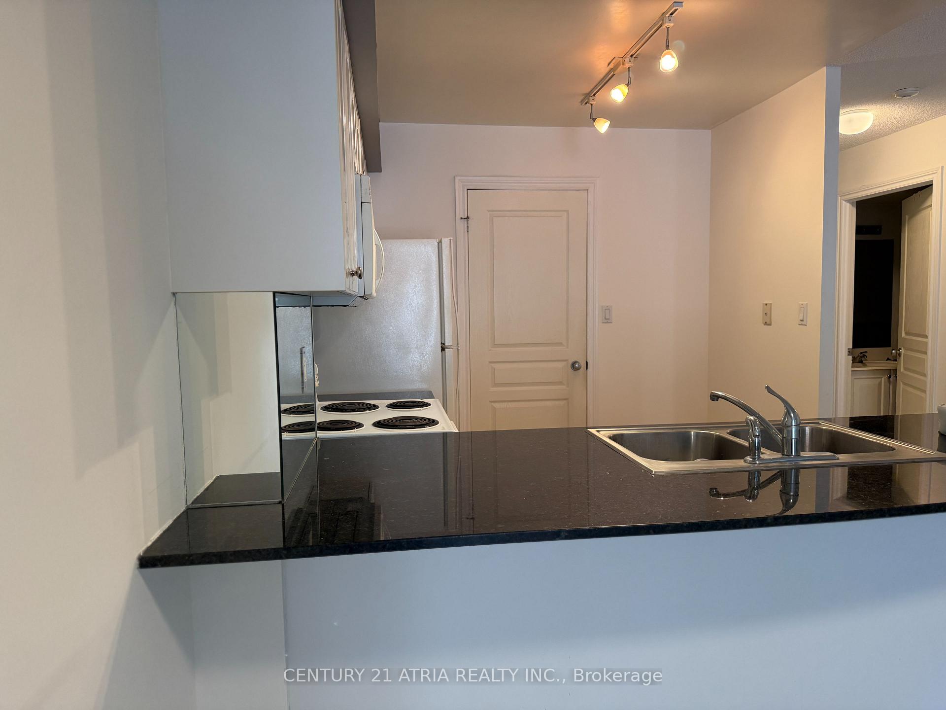 Photo 5 of Unit 602, 801 Bay Street, Toronto, Bay Street Corridor — HOMEH