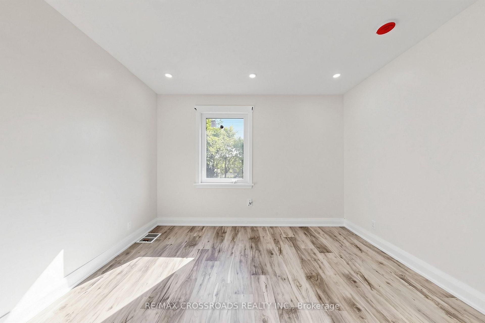 Photo 3 of 1496 Simcoe Street N, Oshawa, Samac — HOMEH