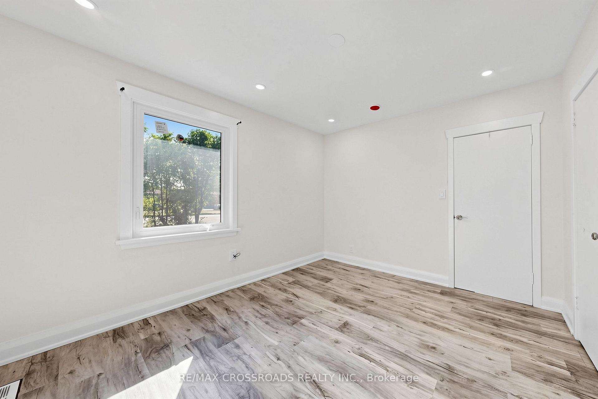 Photo 4 of 1496 Simcoe Street N, Oshawa, Samac — HOMEH