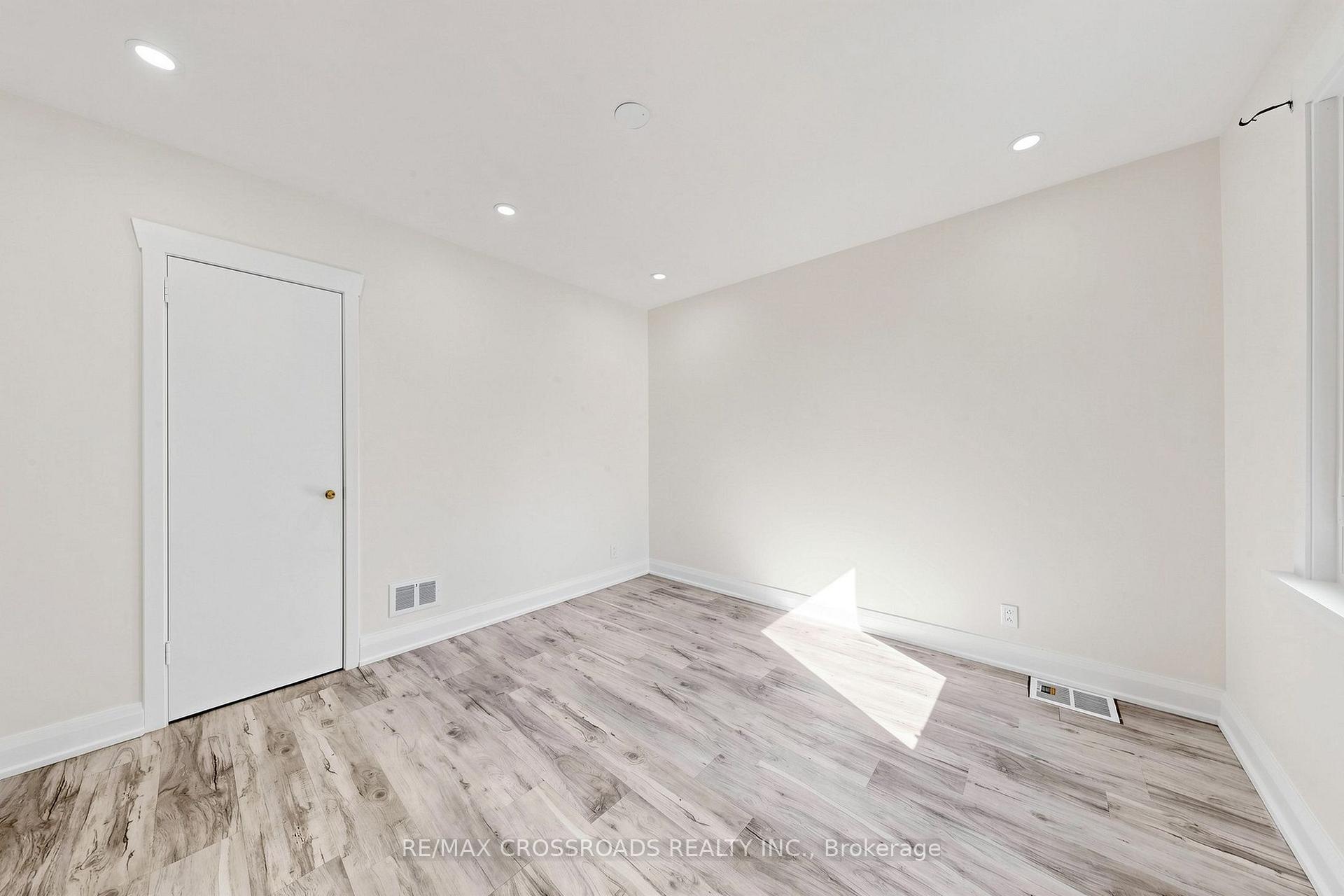 Photo 7 of 1496 Simcoe Street N, Oshawa, Samac — HOMEH