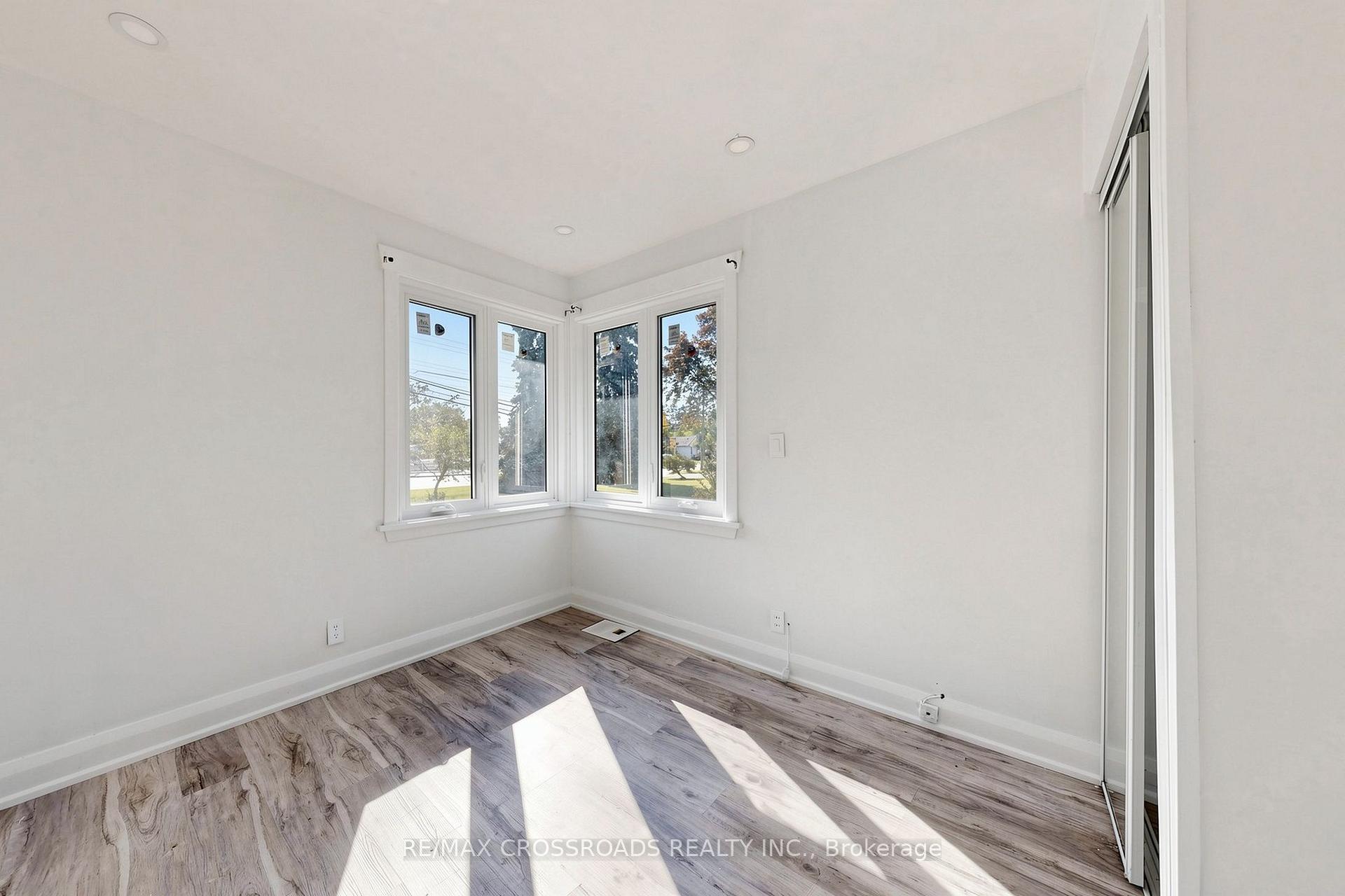 Photo 9 of 1496 Simcoe Street N, Oshawa, Samac — HOMEH